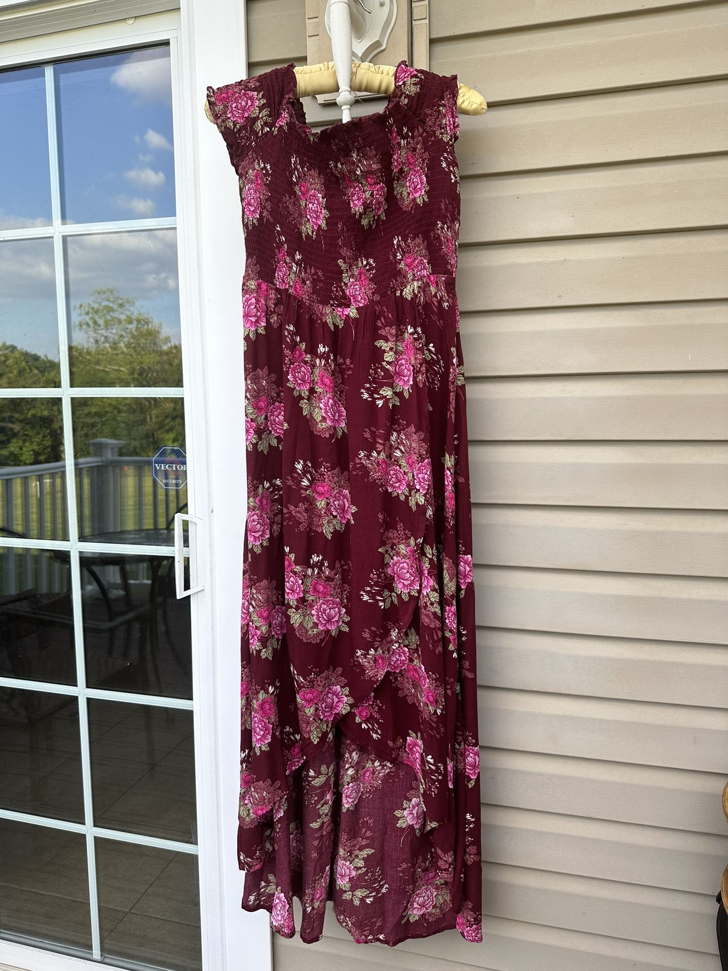 Arizona JUNIORS high-low pink floral dress. Size Medium. Trendy. 