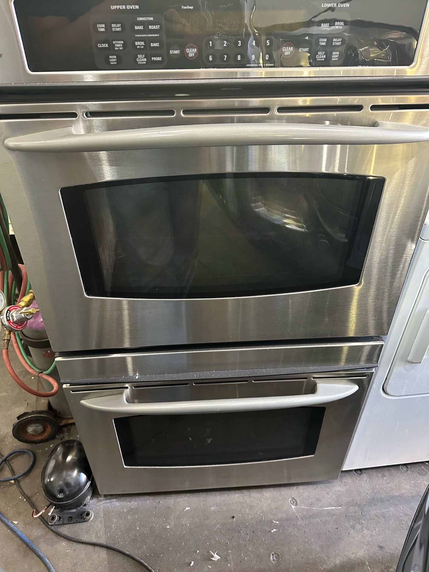27.5’ Ge double oven
