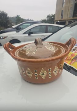 Olla De Barro / Made Of Clay