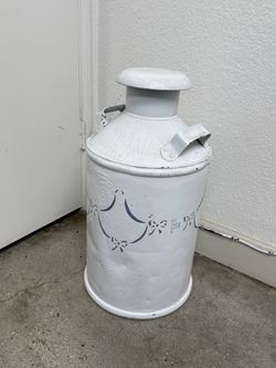 Vintage White Metal Milk Can with Lid – Farmhouse Rustic Decor Milk Churn