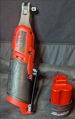 Milwaukee 3/8 Ratchet with battery