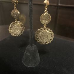 DANGLE GOLD TONE EARRINGS ON FRENCH WIRE