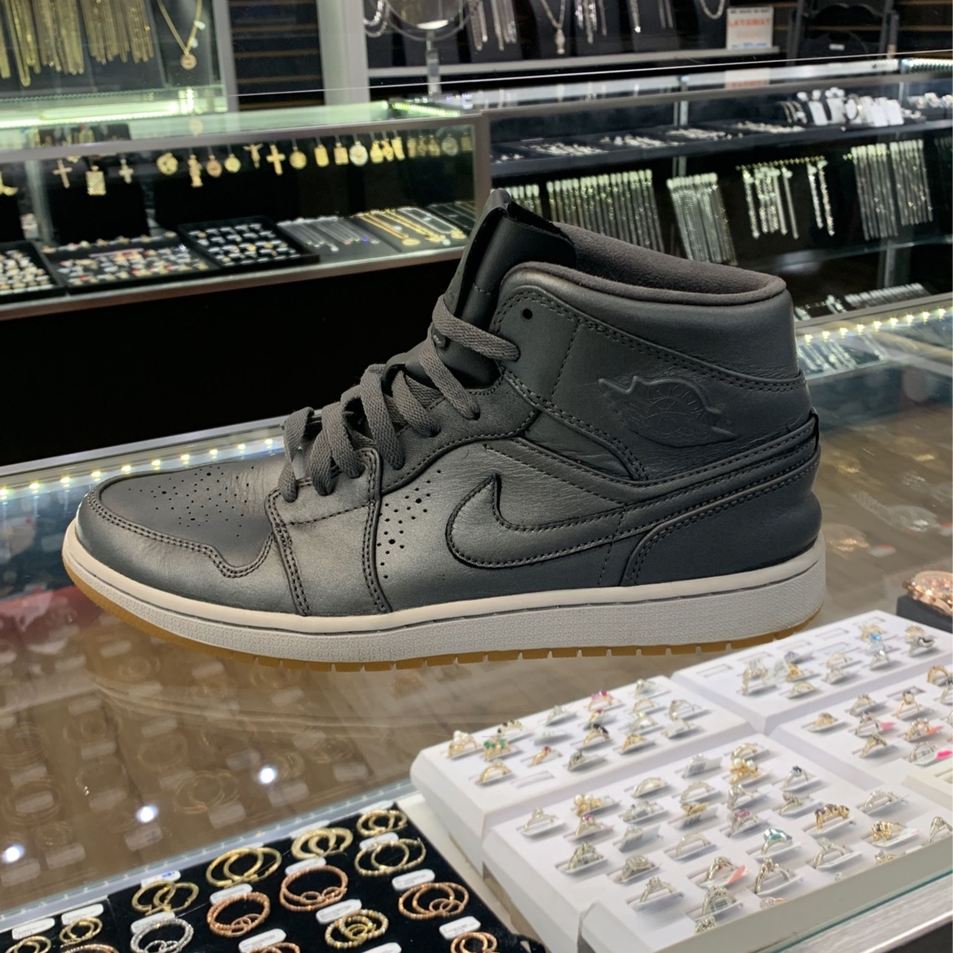 Jordan 1 Mid Nouveau Shoes 131932-1
