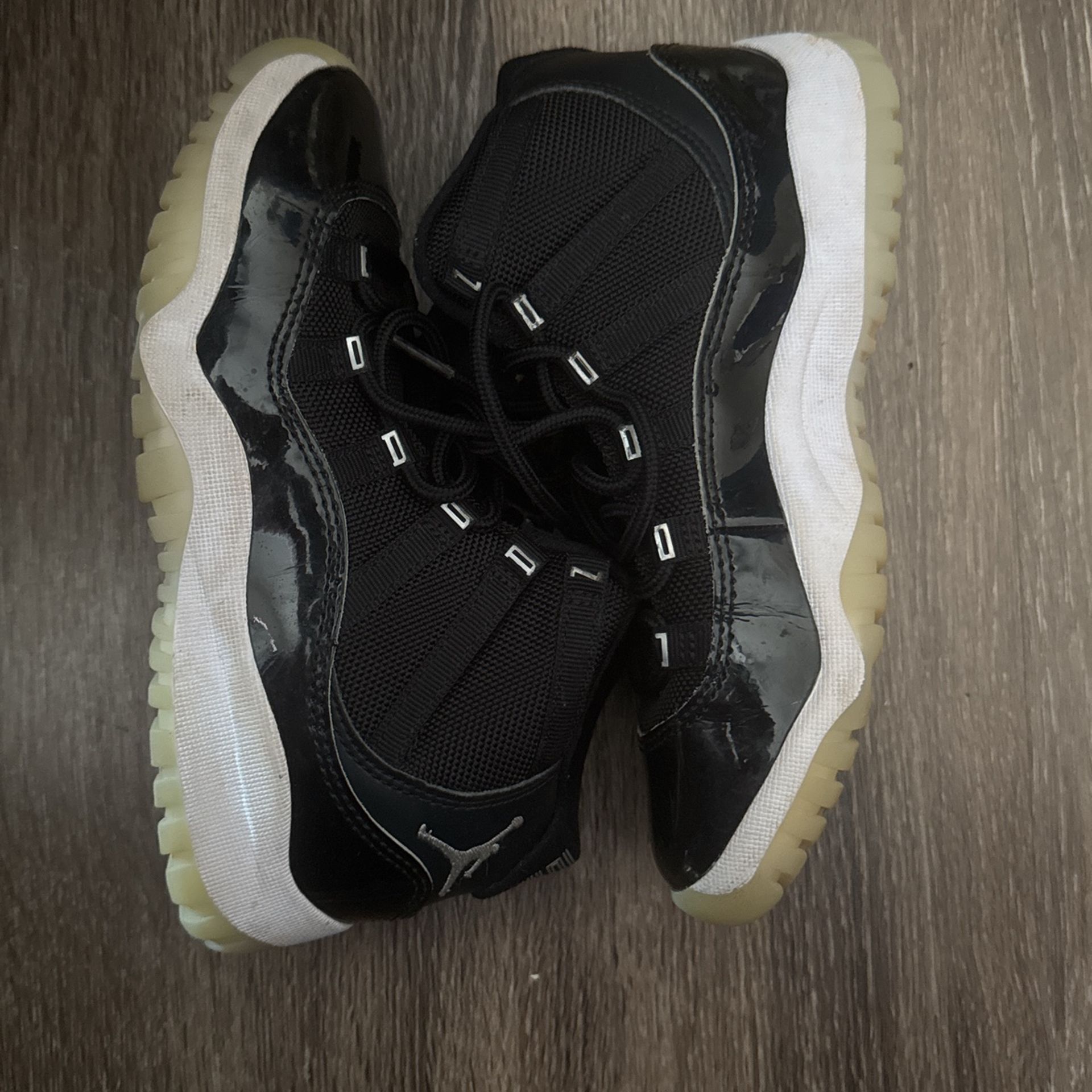 Jordan 11s Sz 2y
