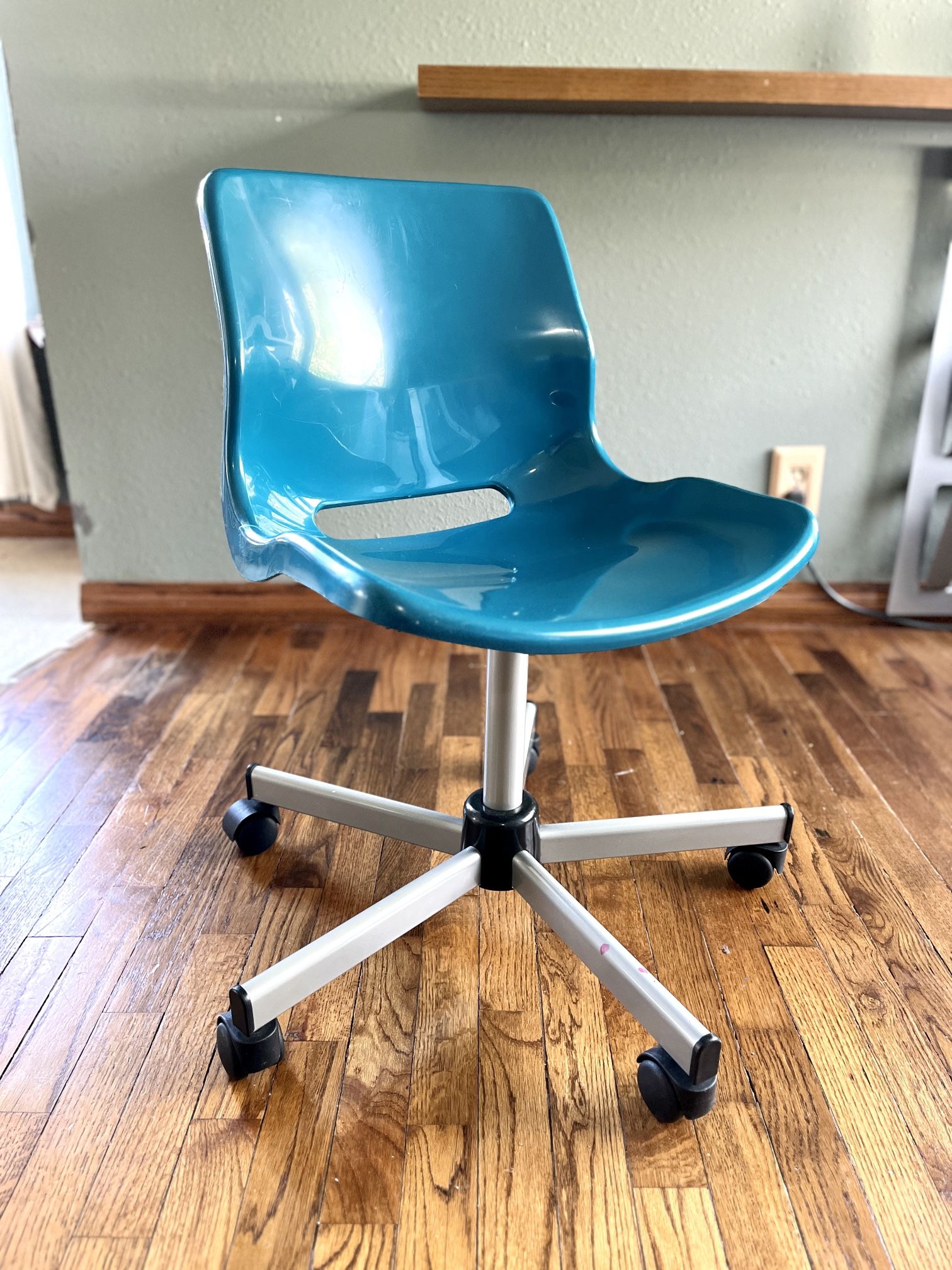 Ikea Rolling Swivel Chair