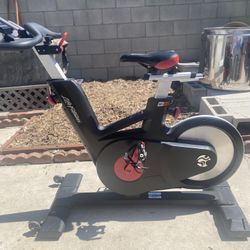 Life Fitness IC6 Indoor Cycle Exercise Bike