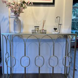 Gold Console/Entry Table 
