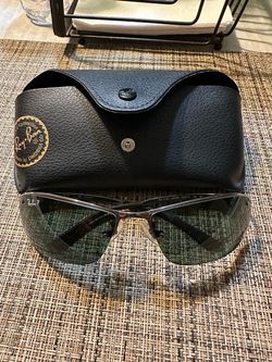Ray Ban RB3138 polarized sunglasses with case. New