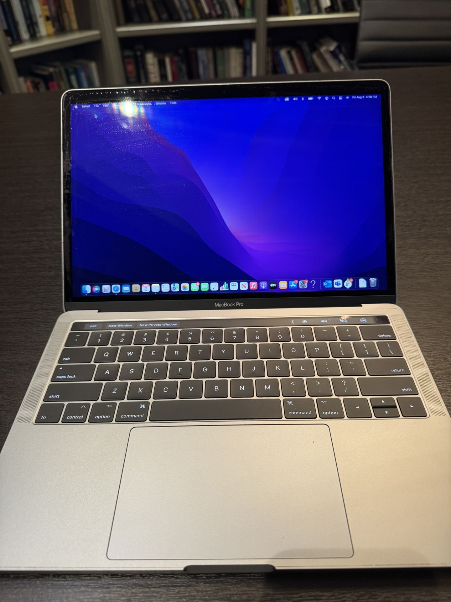 MacBook Pro 13″ (2017) – 3.5 GHz i7 / 16GB RAM / 1TB SSD – Space Gray