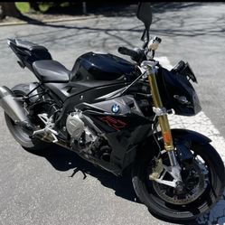 2019 BMW S1000R 