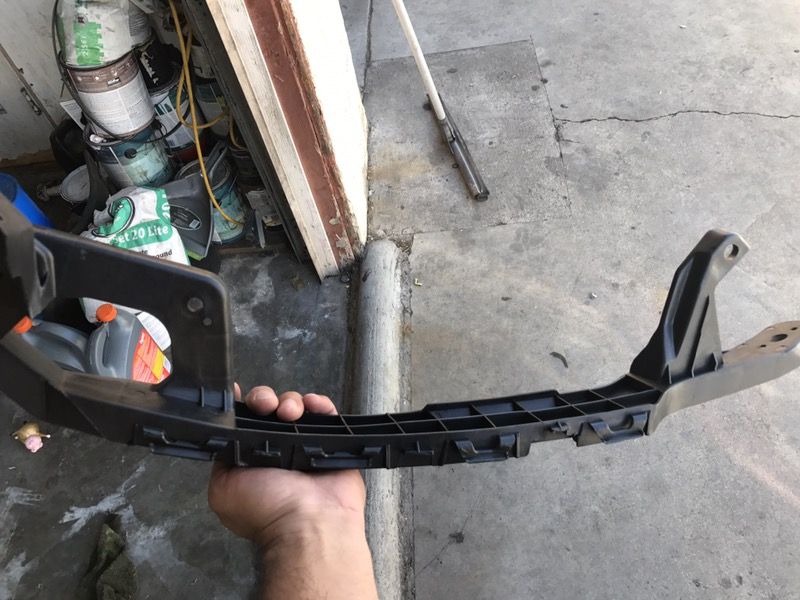 2008-12 Honda Accord bumper left bracket