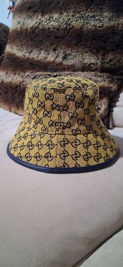 BUCKET HAT