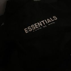 Essentials black 