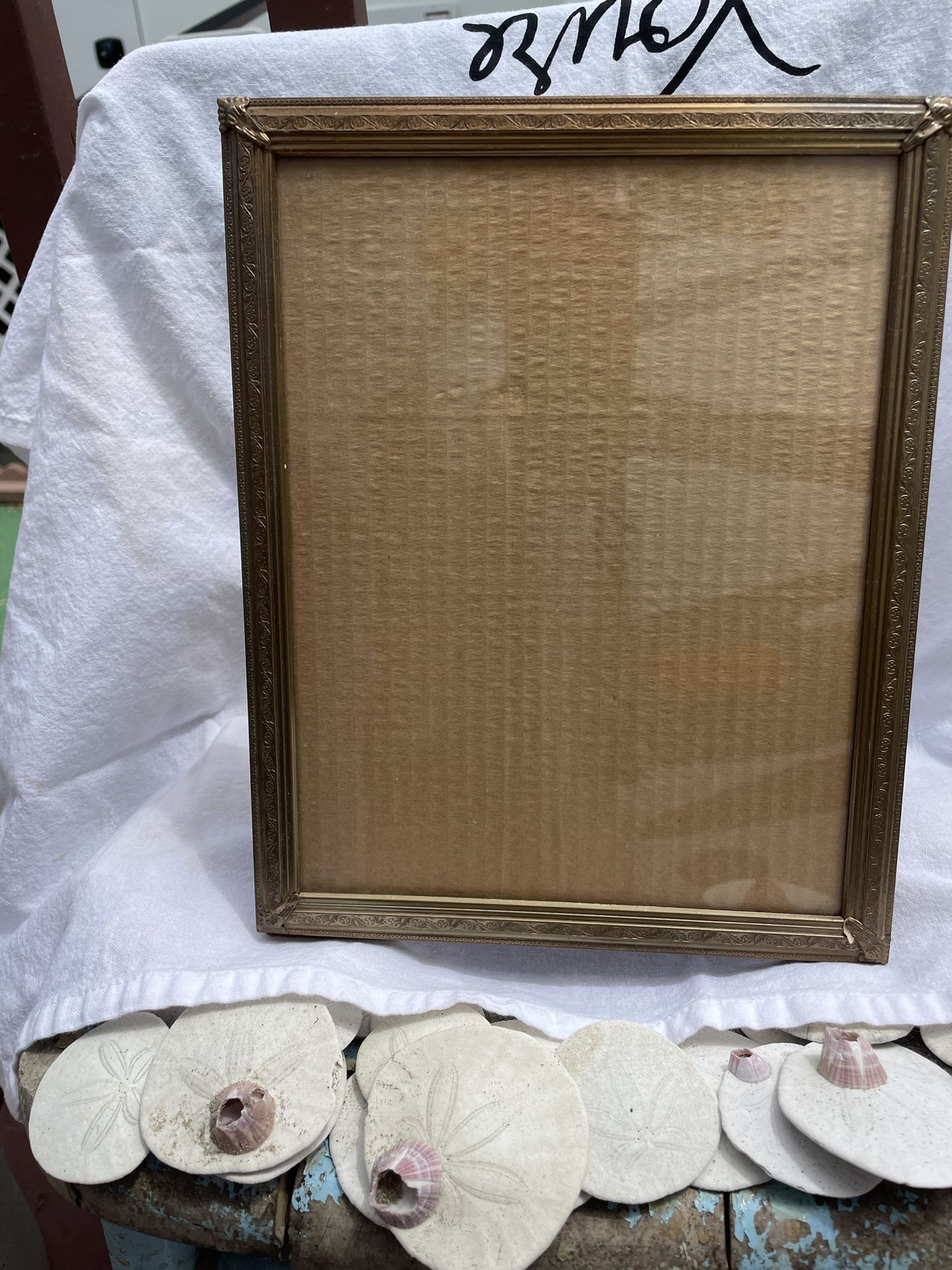 Vintage gold to 8 x 10 picture frame with glass