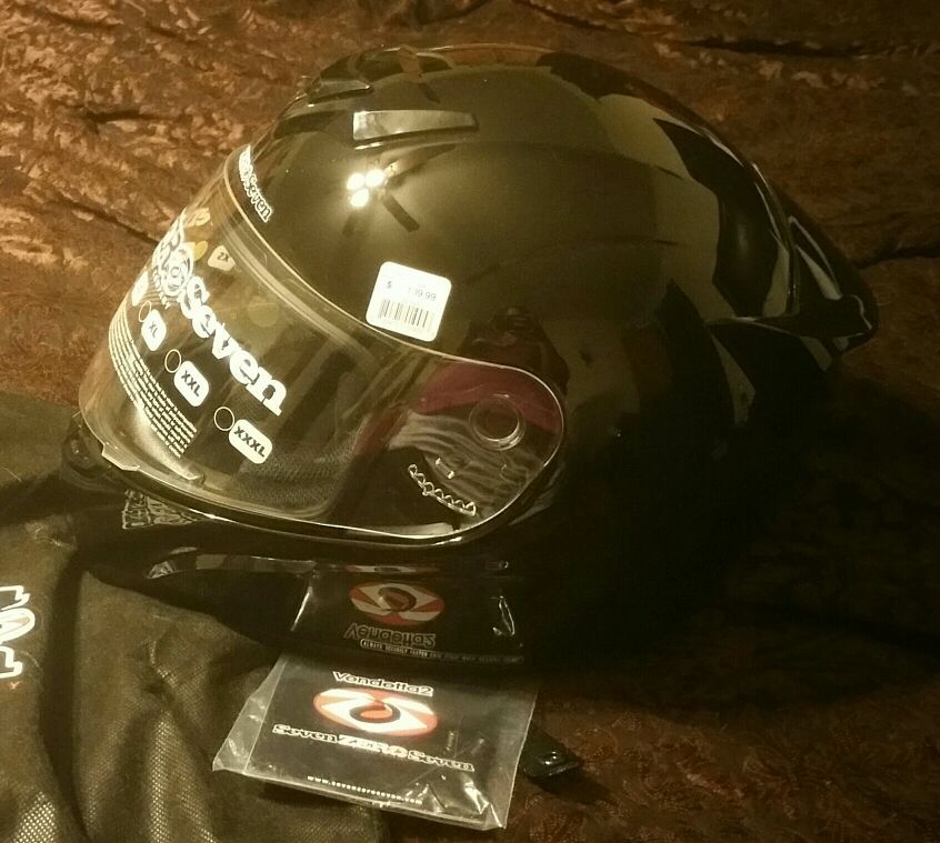 Motorcycle helmet