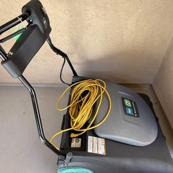 Commercial vacuum 