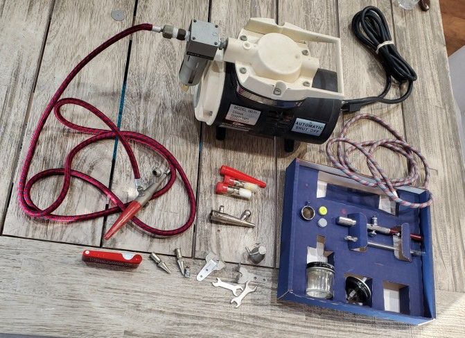 Badger Cyclone II Model 180-11 Oilless Diaphragm Compressor W/ Hose & airbrush set
