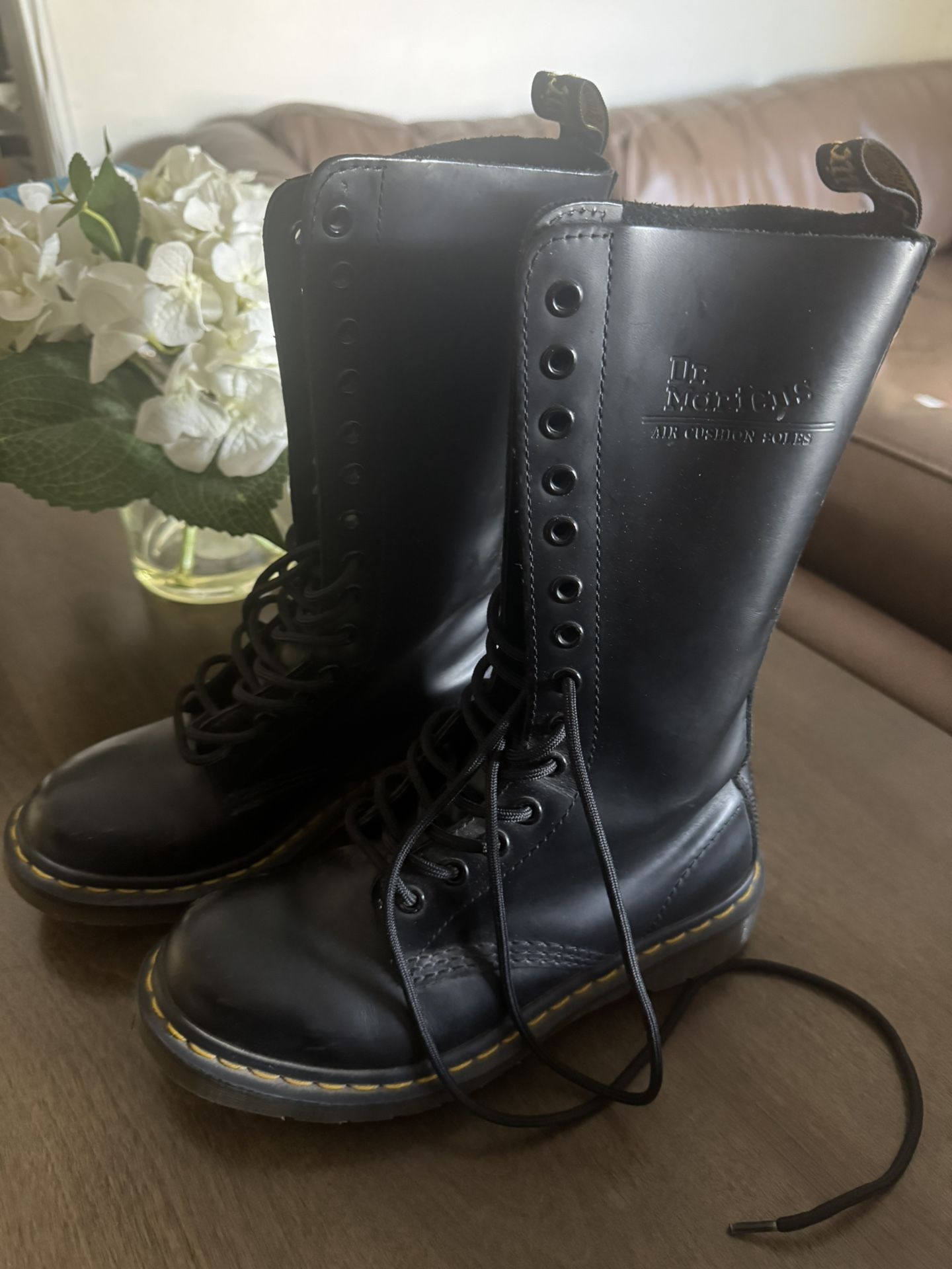 14 Hole Doc Martens - Women/girls