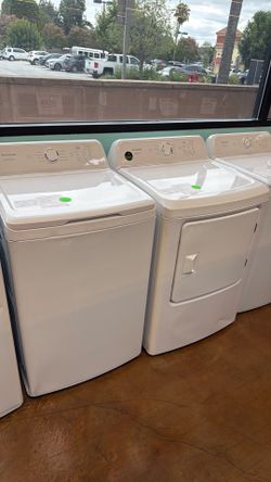 Frigidaire Washing machine and gas dryer