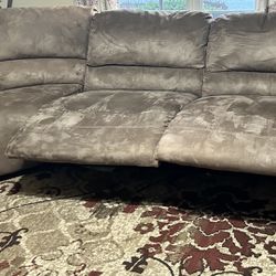 Ashley Furniture 6-piece Sectional Reclining Sofa With Chaise