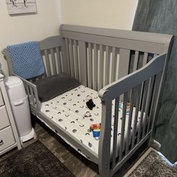 Convertable Crib /toddler Bed With Mattress