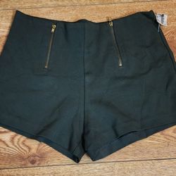 NWT Women's Dark Green High Waisted Zipper Shorts Size L