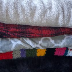 USED BLANKETS..GOOD CONDITION..AVAILABLE FOR FAIR OFFERS...