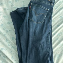 Levi’s 314 Shaping Straight size 28” Jeans