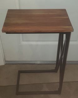 Live Edge Acacia Wood C-Side Table with Black Iron Frame
