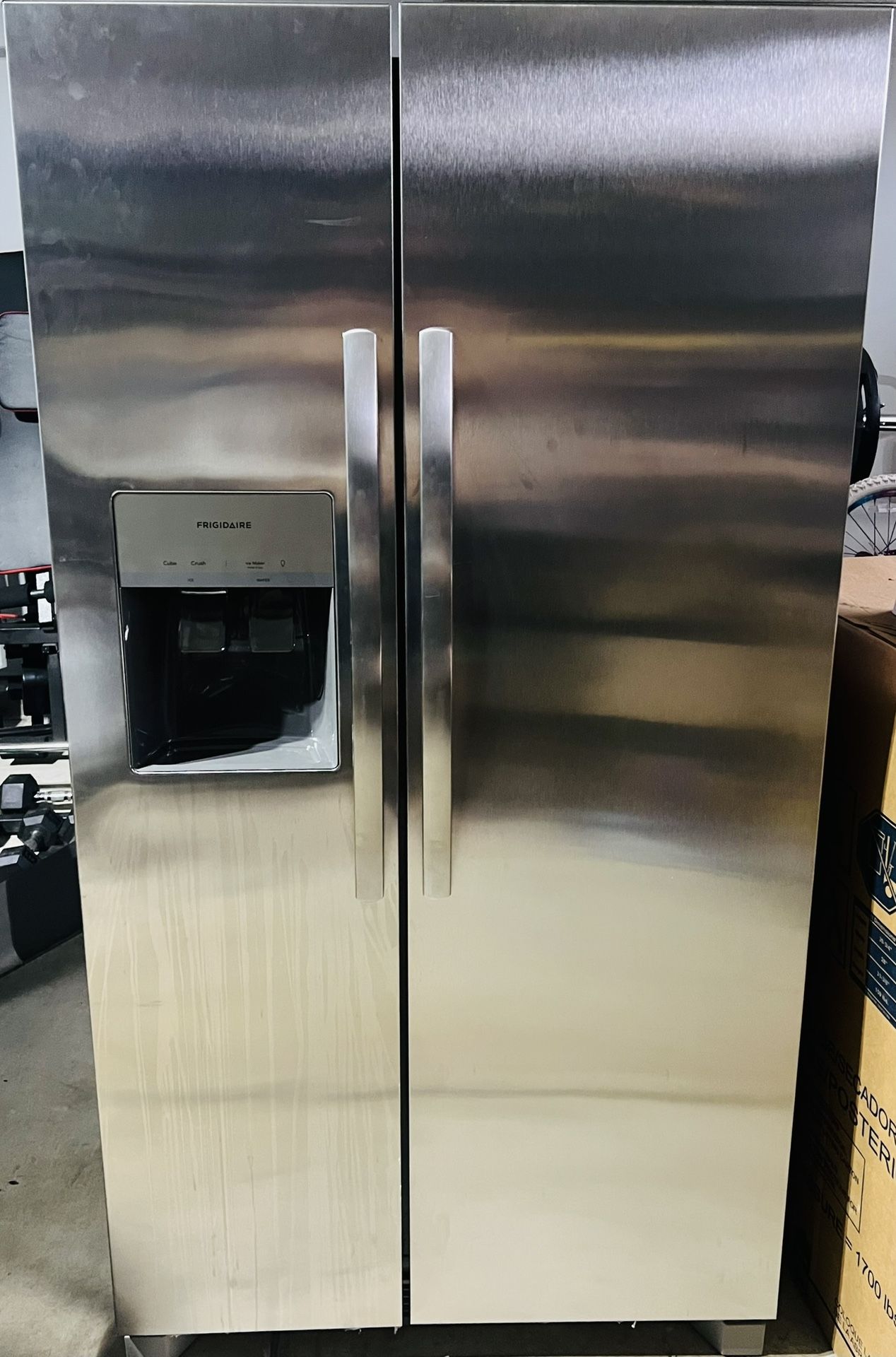 Refrigerator 