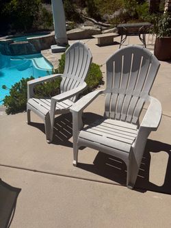 Free 2 Plastic chairs