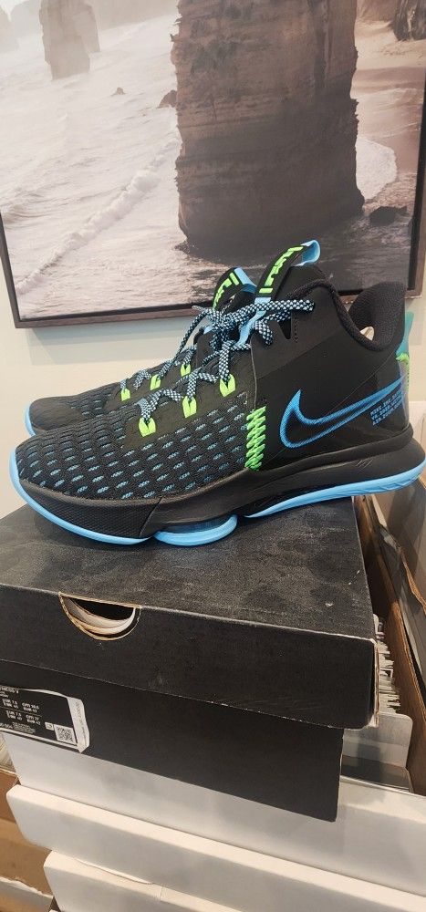 NIKE LeBRON WITNESS 5 BLACK LIGHT BLUE FURY MENS sz 8.5