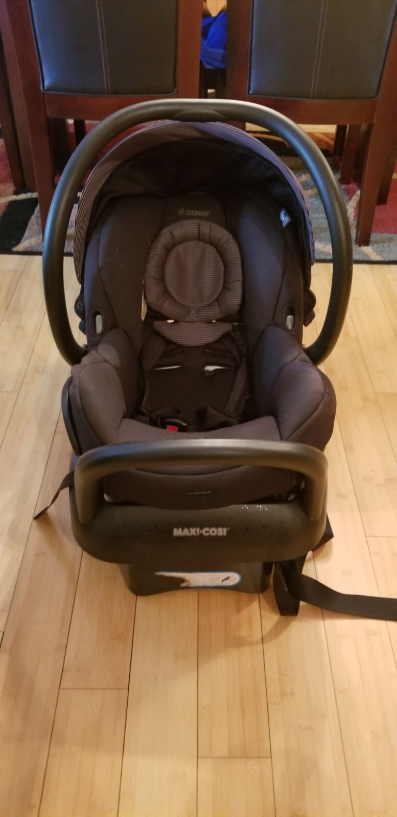 Maxi cosi infant car seat with the base