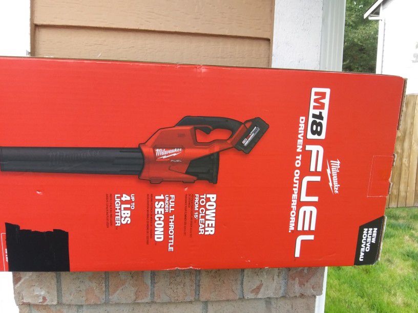 New Milwaukee

M18 FUEL 120 MPH 450 CFM 18-Volt Lithium-Ion Brushless Cordless Handheld Blower (Tool-Only) no battery no charger

