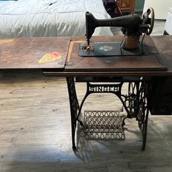 Singer No. 66 – 1920 Sewing Machine in Cabinet + Original Booklet