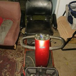 Chair On Good Condition Located on Farmersville