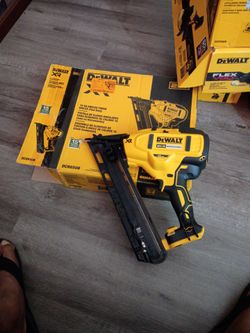 DeWalt DCN650B 20V XR 15GA Angled Finish Nailer