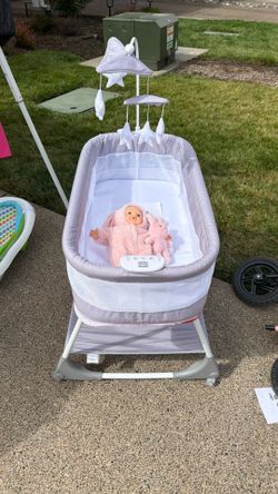 Simmons baby shooting star bassinet