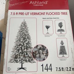 Ashland Christmas Tree 7.5 Pre Lit Vermont Flocked 