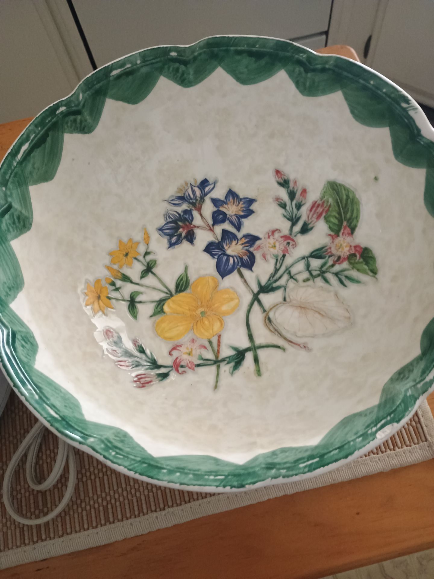 Bowl serving bowl