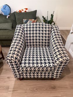 Living Room Chair/ Sofa