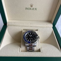 Rolex GMT-Master II Batman 🤙🏾🫶🏾 Introducing the GMT-Master II Batman watch. With a sleek black dial, ceramic bezel, and Oyster bracelet, this time
