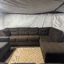 Brown couch good condition clean we sell all the time delivery $40 local