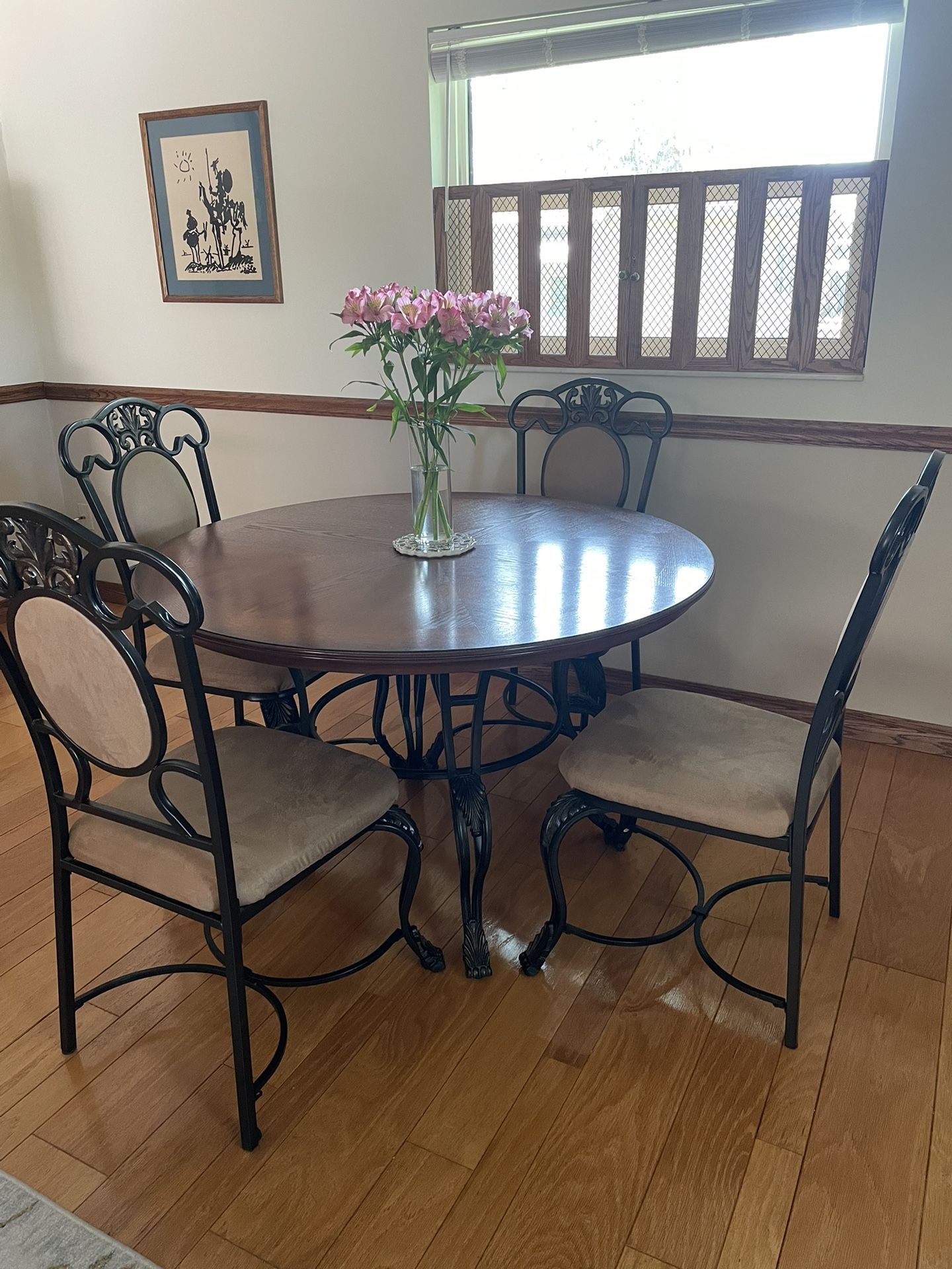 🌺 Beautiful Wood Table & Chairs Set