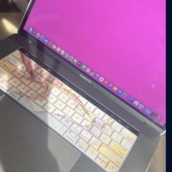 MacBook  Pro 15 In