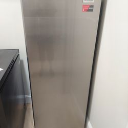 New Upright Freezer/refrigerator