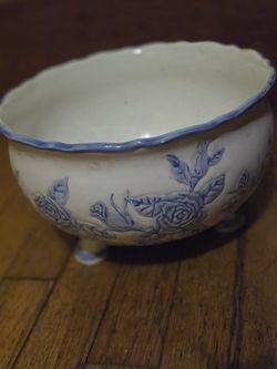 Venice white and blue pot 9×5.5