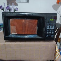 MICROWAVE MAGIC CHEF EXCELLENT CONDITIONS 