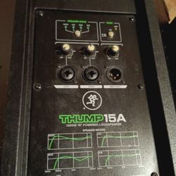 2 1300watt Powered  Mackie Thump15A Speakers 