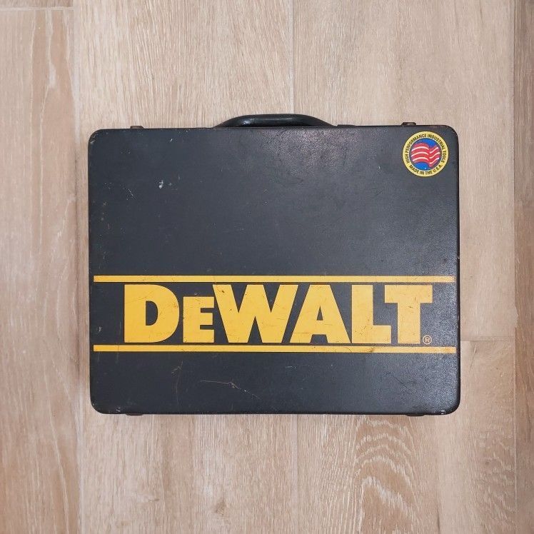 Vintage DEWALT DW944 9.6V DC VERSA-CLUTCH CORDLESS 3/8" Drill Charger Steel Case NO Battery